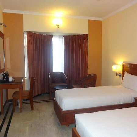 Hotel Grand Palace Chennai Zewnętrze zdjęcie