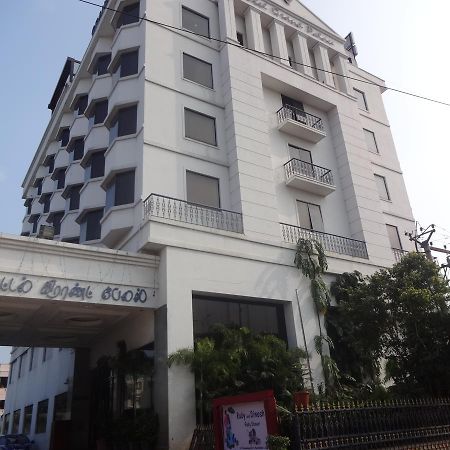 Hotel Grand Palace Chennai Zewnętrze zdjęcie