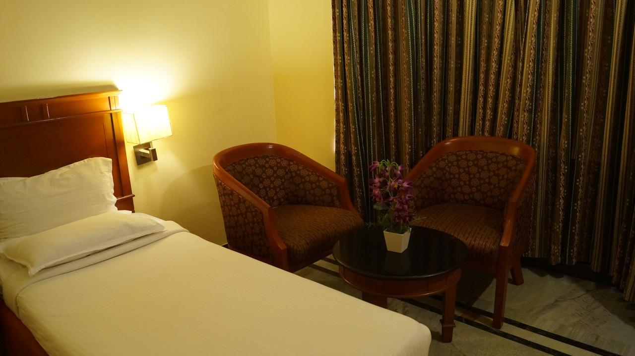 Hotel Grand Palace Chennai Zewnętrze zdjęcie