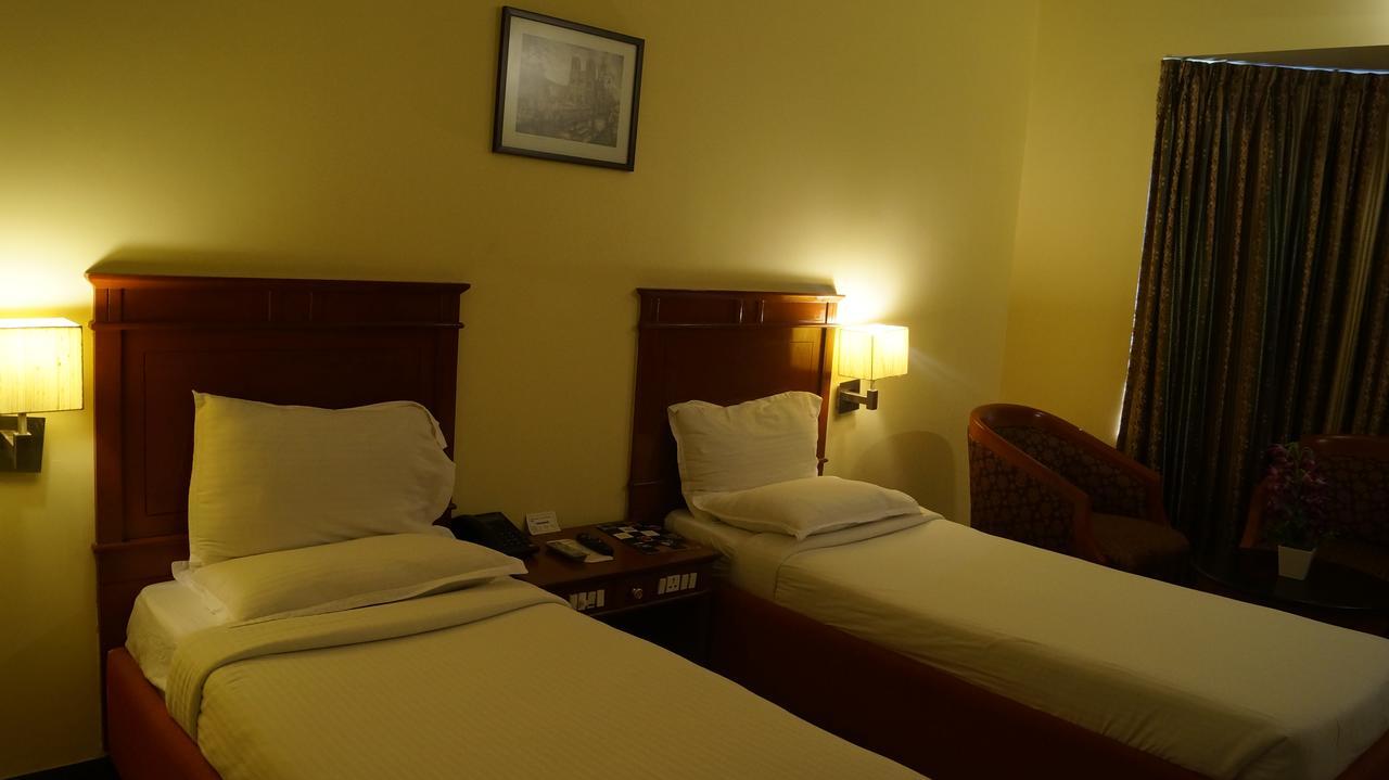 Hotel Grand Palace Chennai Zewnętrze zdjęcie
