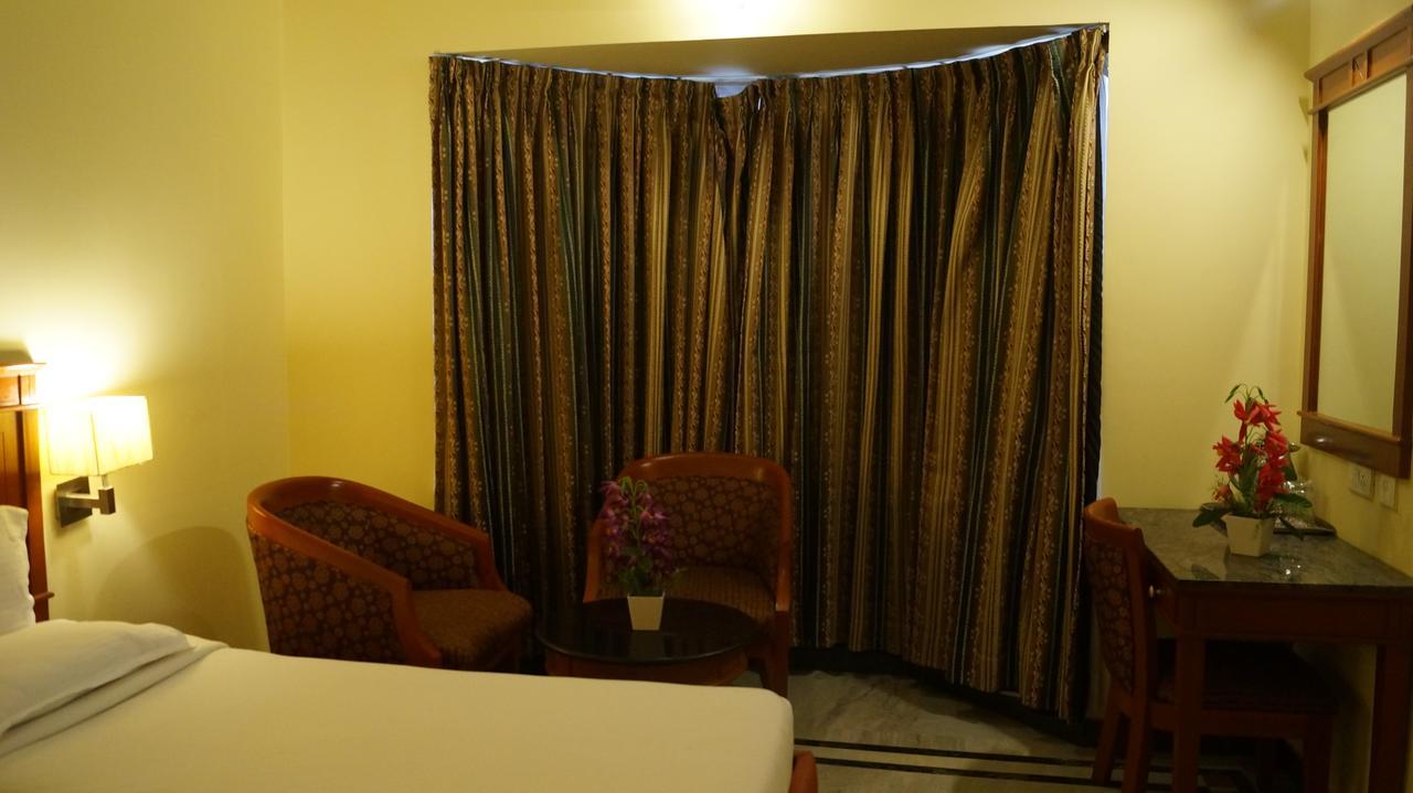 Hotel Grand Palace Chennai Zewnętrze zdjęcie