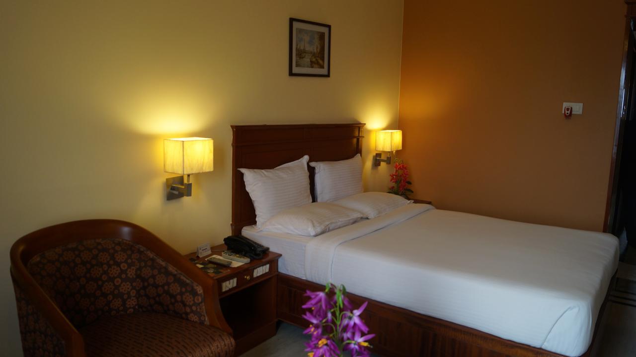 Hotel Grand Palace Chennai Zewnętrze zdjęcie