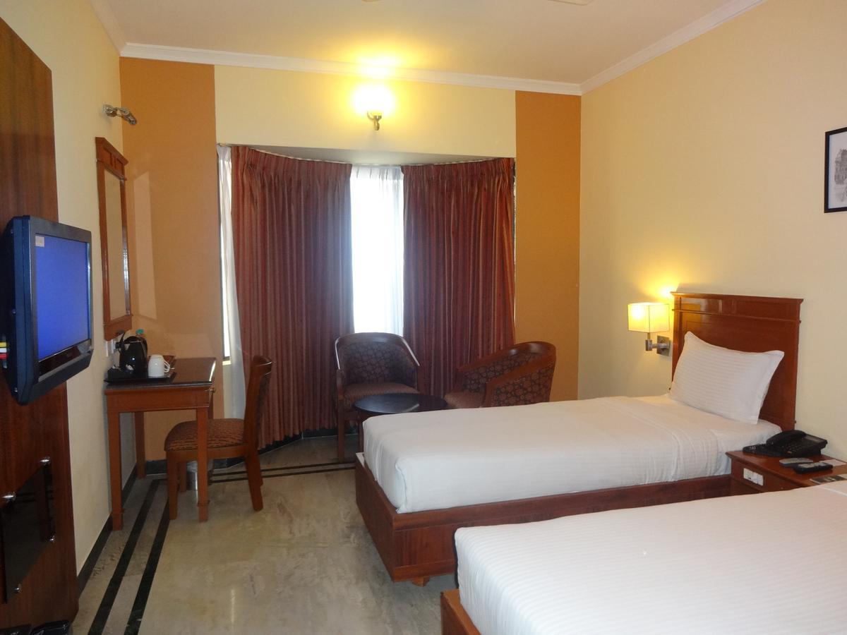 Hotel Grand Palace Chennai Zewnętrze zdjęcie