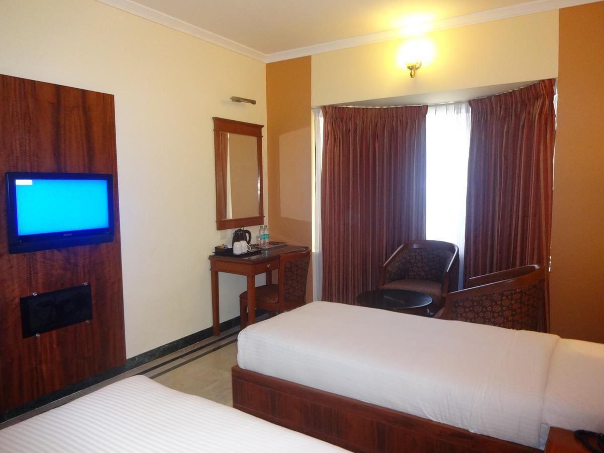 Hotel Grand Palace Chennai Zewnętrze zdjęcie