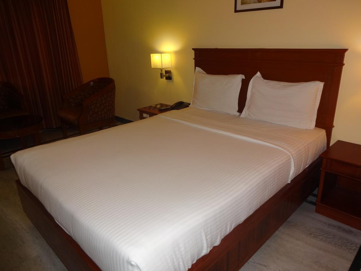 Hotel Grand Palace Chennai Zewnętrze zdjęcie