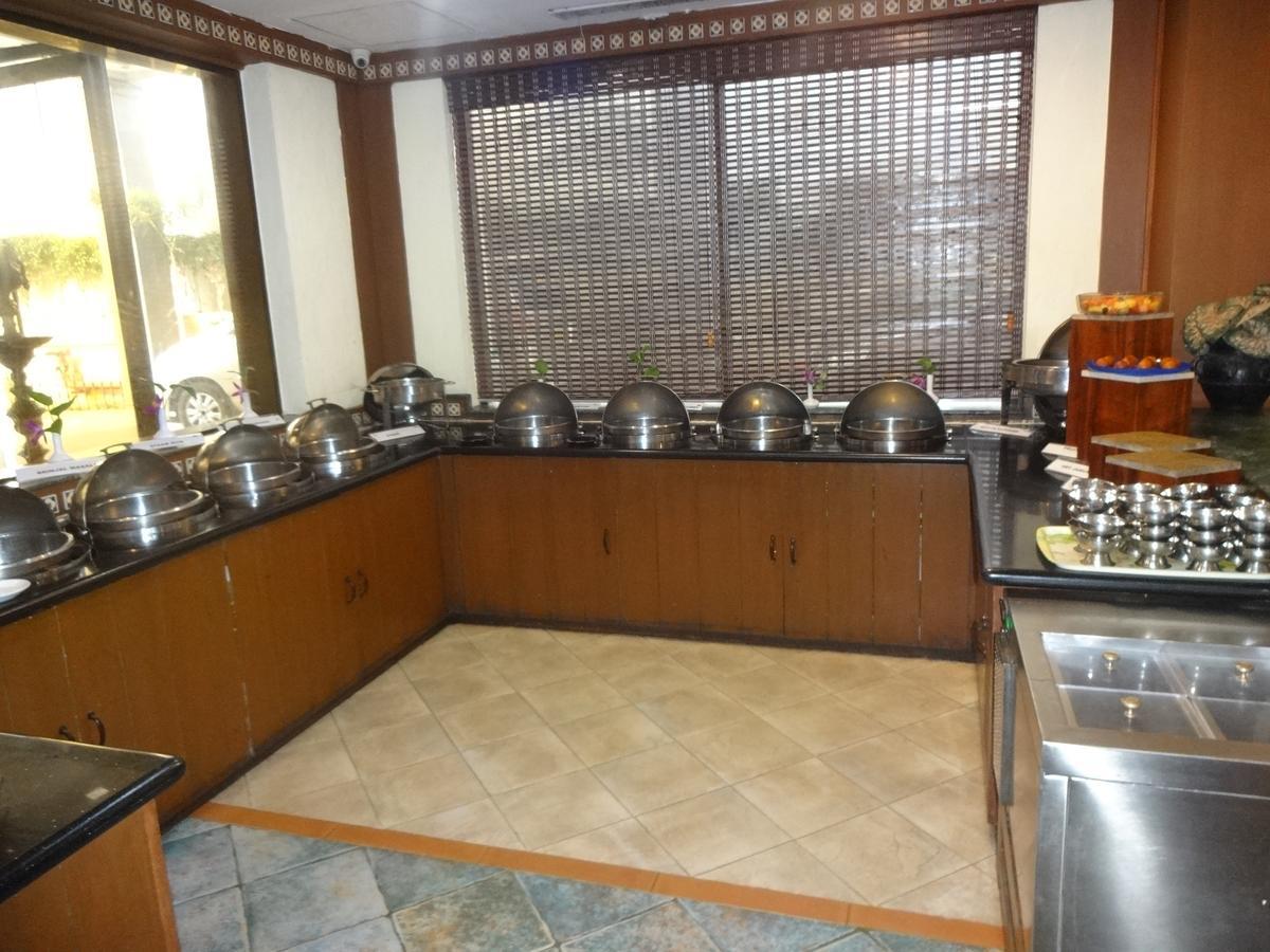 Hotel Grand Palace Chennai Zewnętrze zdjęcie