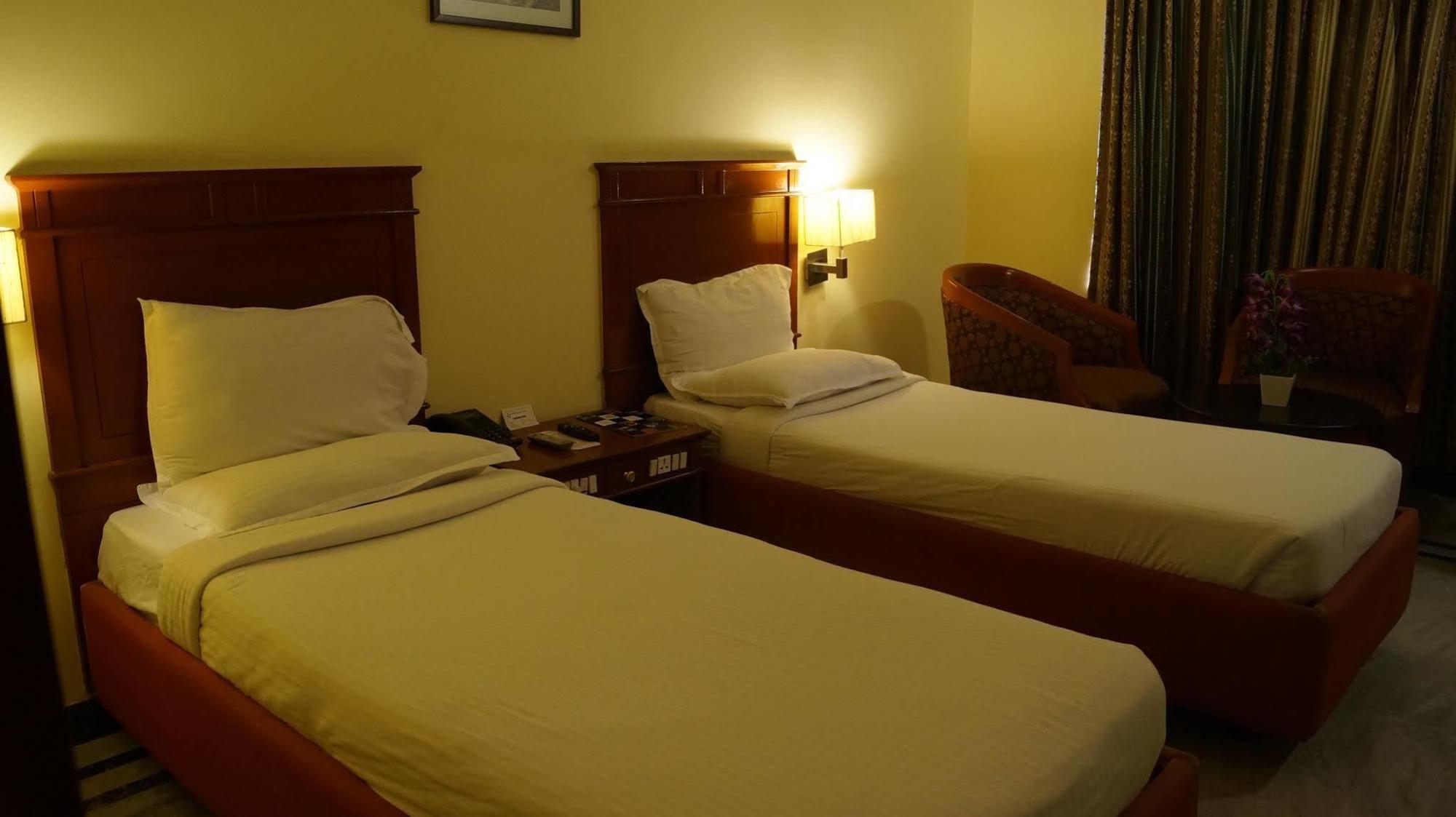 Hotel Grand Palace Chennai Zewnętrze zdjęcie